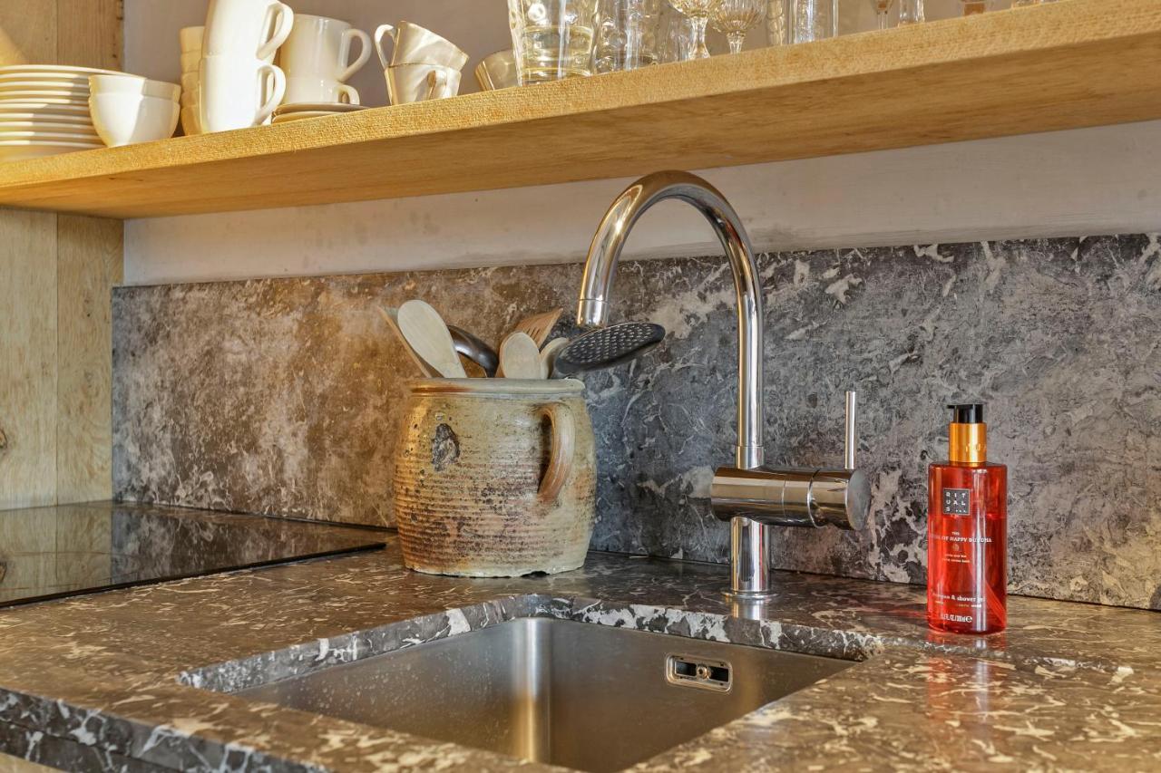Ferienwohnung Loft Katelijne Luxurious Escape In The Heart Of Historic Brügge Exterior foto